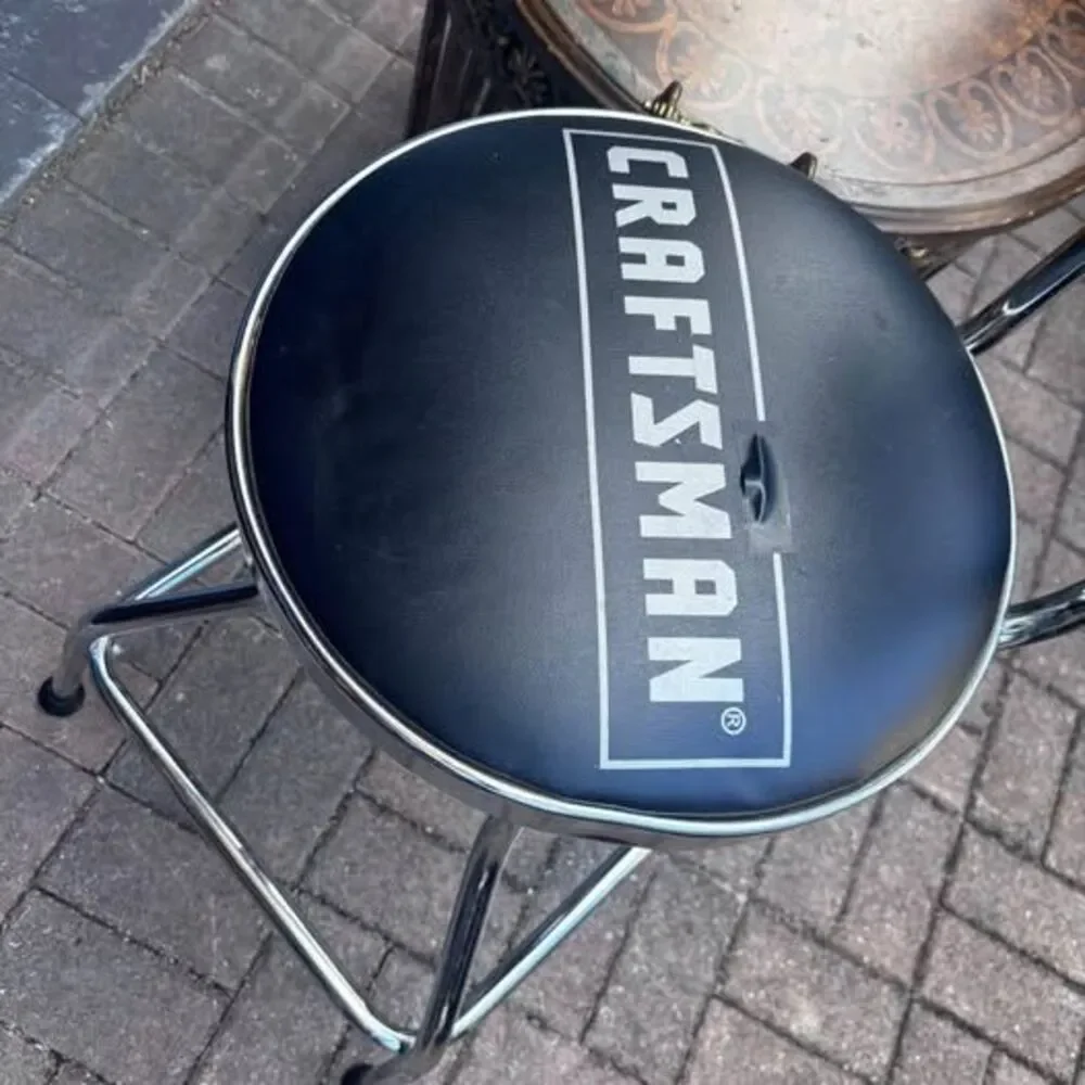 Craftsman hydraulic chair black and metal